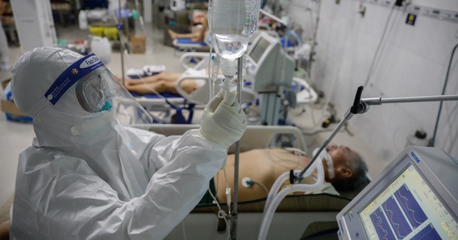 Sở Y tế TPHCM cho biết, số trường hợp nhập viện với tình trạng nặng, cần hỗ trợ hô hấp còn ở mức cao. 