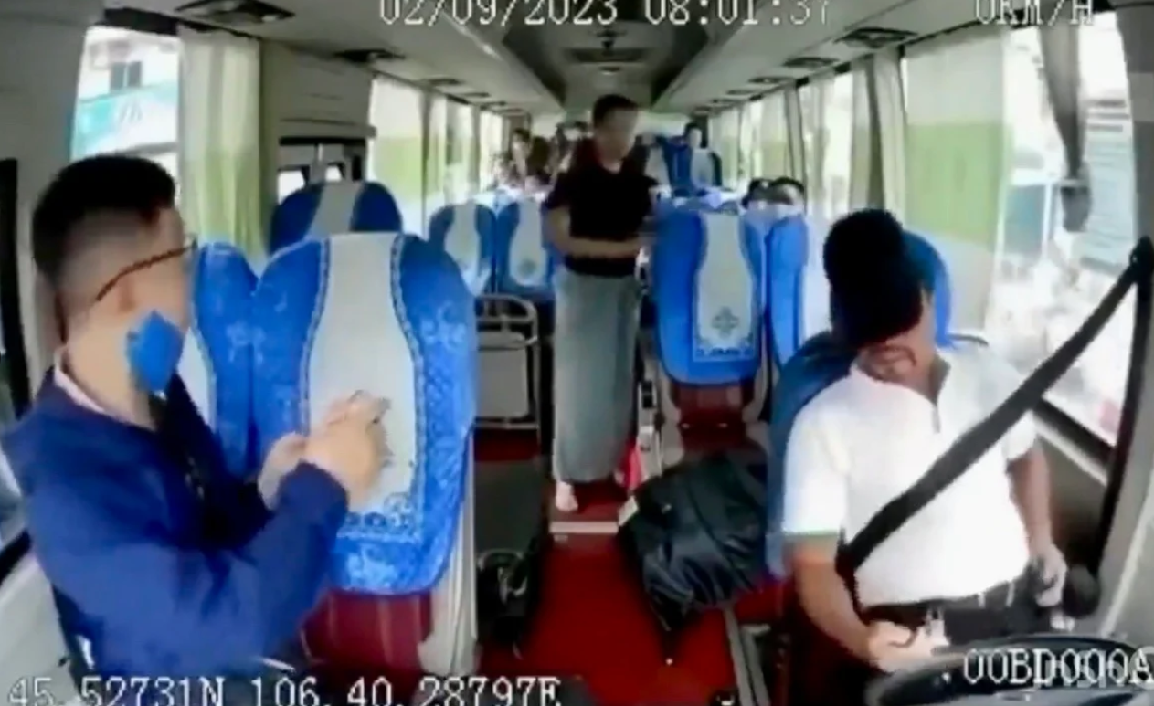  Tài xế đột quỵ trên chuyến xe khách chạy tuyến TPHCM - Bình Thuận - Ảnh: VTC News