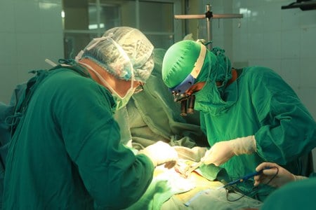  Một ca phẫu thuật tim tại Bệnh viện tim Hà Nội.