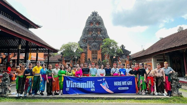  Hơn 1.000 thành viên gắn bó trên 10 năm tại Vinamilk đã tham gia chuyến team building khám phá Bali (Indonesia), Singapore, Phú Quốc trong năm 2023