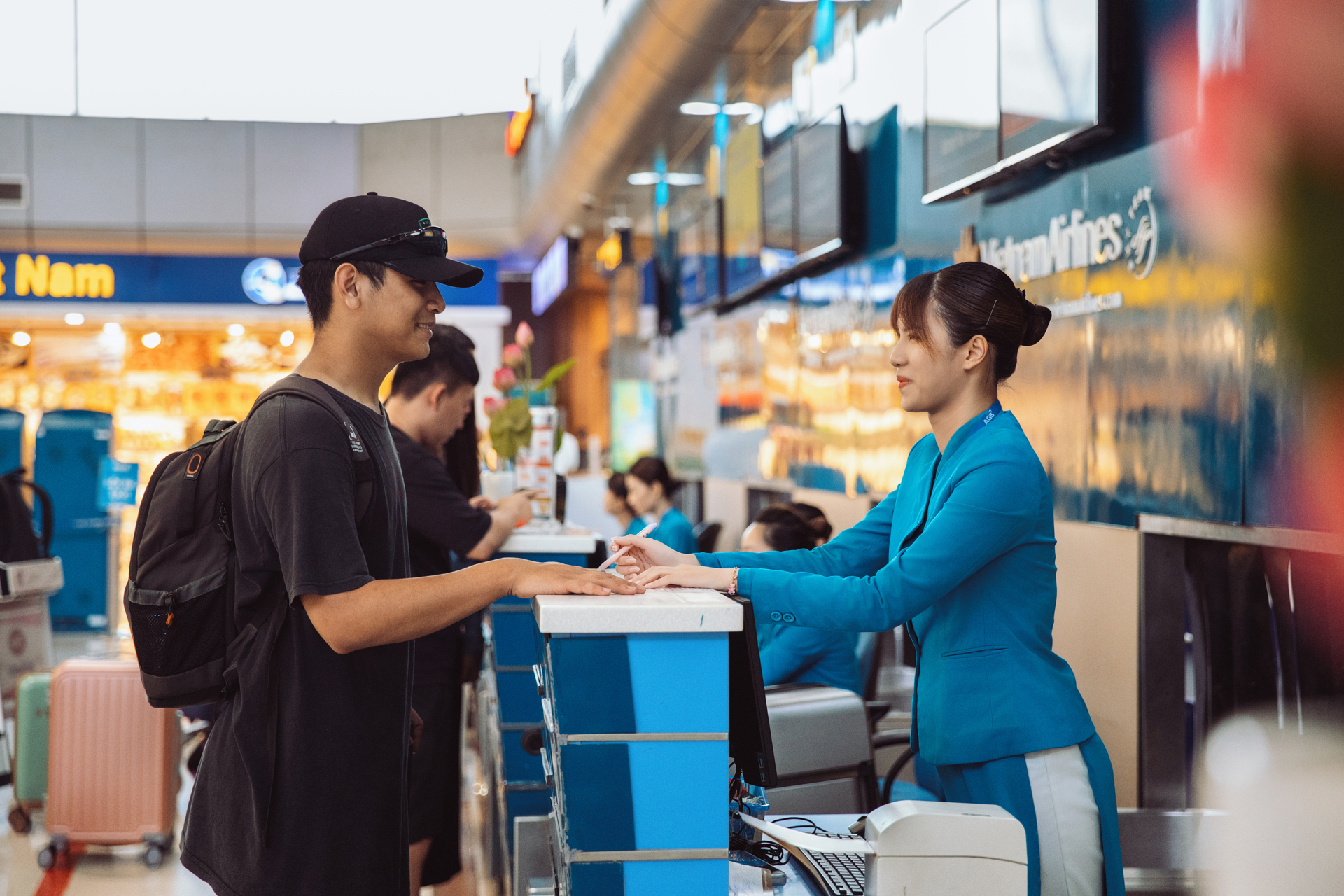  Vietnam Airlines đặc biệt chú trọng xây dựng và nâng tầm dịch vụ chuẩn 5 sao ngay từ những trải nghiệm mặt đất.