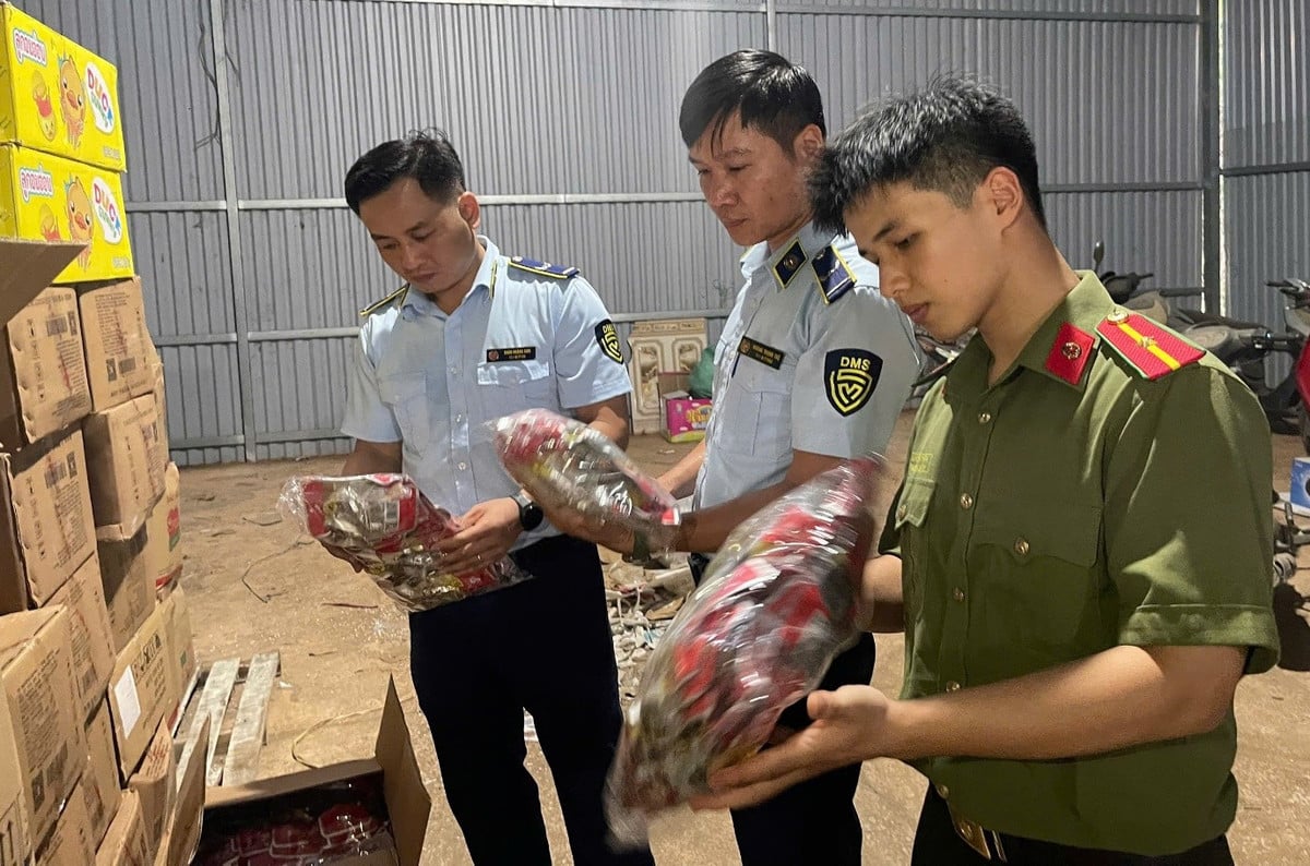 Hơn 5.000 sản phẩm hàng hoá mỹ phẩm, thực phẩm đã bị lực lượng chức năng tạm giữ. Ảnh: QLTT