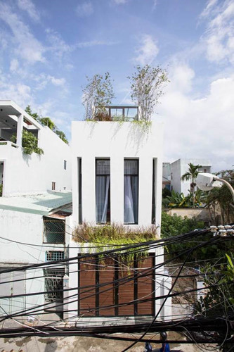 Đây là một ngôi nhà nhỏ nằm sâu trong một con hẻm tại thành phố biển Đà Nẵng.