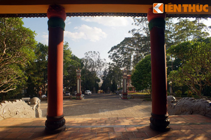 Về tổng quan, chùa Linh Sơn là một quần thể kiến trúc bao gồm nhiều hạng mục trên một khu vực rộng khoảng 4 ha.