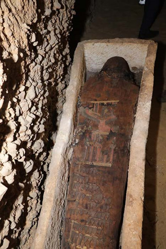 Tuy nhiên, dựa trên cách ướp xác và phương thức chôn cất, các chuyên gia Ai Cập nhận định 50 xác ướp mới được tìm thấy thuộc về những người có vị trí quan trọng trong xã hội hoặc có xuất thân quyền quý.