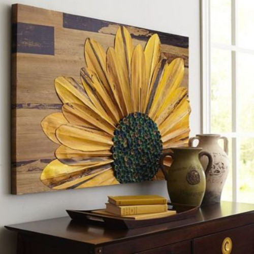 Bức tranh gỗ treo tường với chủ đề hoa hướng dương sẽ giúp góc nhỏ bếp núc đẹp tinh tế và bắt mắt hơn.