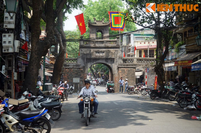 7. Phố cổ Hà Nội cách khách sạn Melia chưa đến 1 km, là nơi lý tưởng để khám phá bản sắc văn hóa Hà Nội với 36 phố phường vô cùng sinh động.