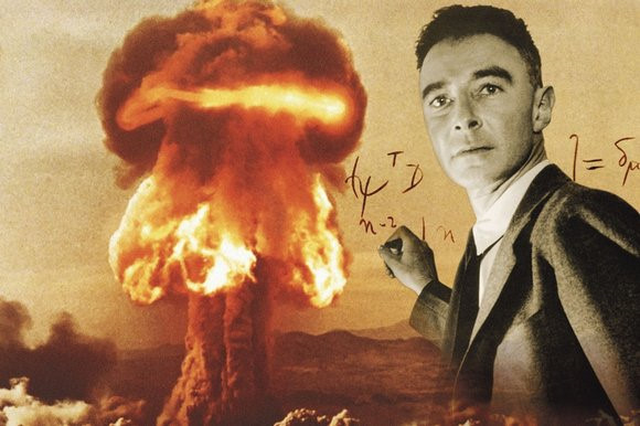Dự án thành công khi nhóm nghiên cứu của ông Oppenheimer cho ra đời loại vũ khí nguy hiểm có tên bom hạt nhân vào năm 1945.
