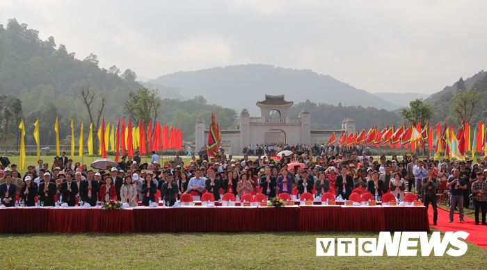 Hàng nghìn người dân và đại biểu về dự lễ khai hội Xuân Yên Tử 2019.  