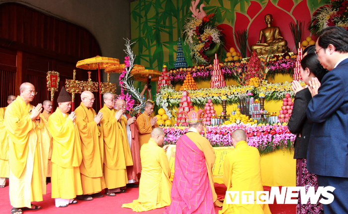  Đại diện Giáo hội Phật giáo Việt Nam tỉnh Quảng Ninh tuyên đọc sớ văn cầu quốc thái dân an. 