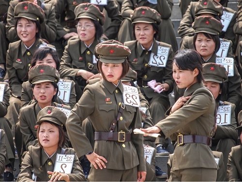 Phụ nữ Triều Tiên muốn được coi là đẹp phải có đóng góp cho xã hội, đất nước 