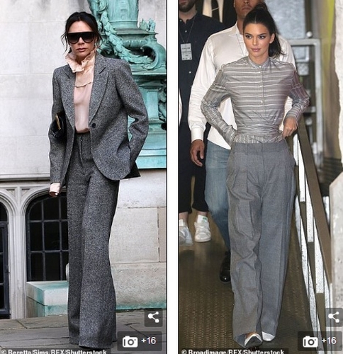 Victoria Beckham đã mặc áo khoác oversized và quần ống loe do chính cô thiết kế, xuất hiện thanh lịch ở New York vào tháng 3/2018 (ảnh trái). Cũng trong tháng 10 năm ngoái, Kendall Jenner đã mặc set đồ tương tự (ảnh phải).
