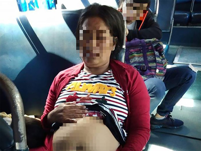 Hình ảnh người phụ nữ ôm bụng khiến nhiều người tưởng là đang mang bầu, sắp đẻ. Ảnh CTV. 