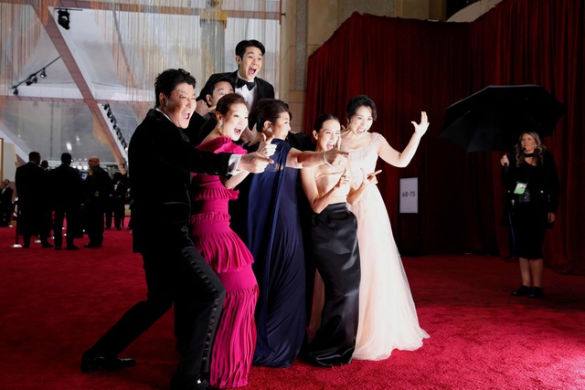 Dàn diễn viên của phim “Parasite” trên thảm đỏ Oscar 