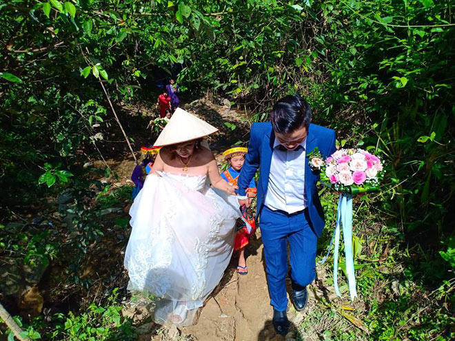 Cặp đôi lệch tuổi ở Cao Bằng đã làm đám cưới