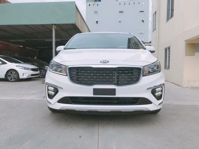 Kia Sedona 2018 vừa về các đại lý trên toàn quốc hôm 6/10. Ảnh: Đại lý