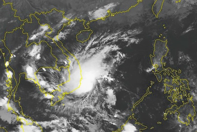 Hình ảnh vệ tinh hướng đi cơn bão số 8 trên Biển Đông. Ảnh: NCHMF.