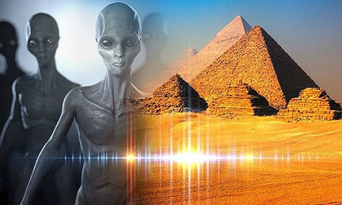 Trong mộ phim tài liệu mới đây của Netflix có tựa đề “The Pyramid Code”, các nhà nghiên cứu và những người theo thuyết âm mưu đặt câu hỏi lớn về khả năng kim tự tháp Ai Cập xây dựng bằng việc sử dụng 