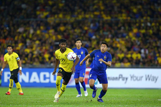 Malaysia (áo vàng) thoát thua kỳ diệu