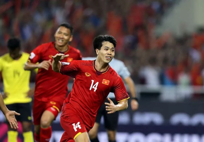 Bóng đá Việt Nam tiếp tục thăng tiến dưới thời HLV Park Hang-seo.