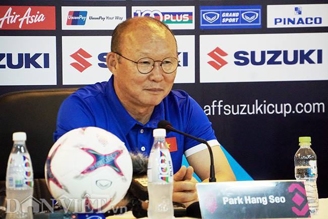 HLV Park Hang-seo muốn dành Cúp vô địch AFF Cup 2018 cho toàn thể người dân Việt Nam. Ảnh: Phan Anh