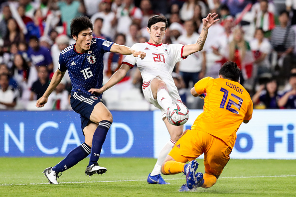  Trận đấu giữa Iran và Nhật Bản diễn ra giằng co.