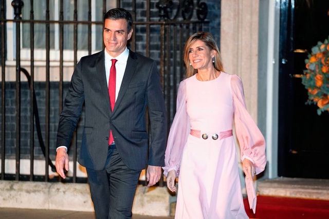 Vợ chồng Thủ tướng Tây Ban Nha Pedro Sanchez (Ảnh: Reuters)