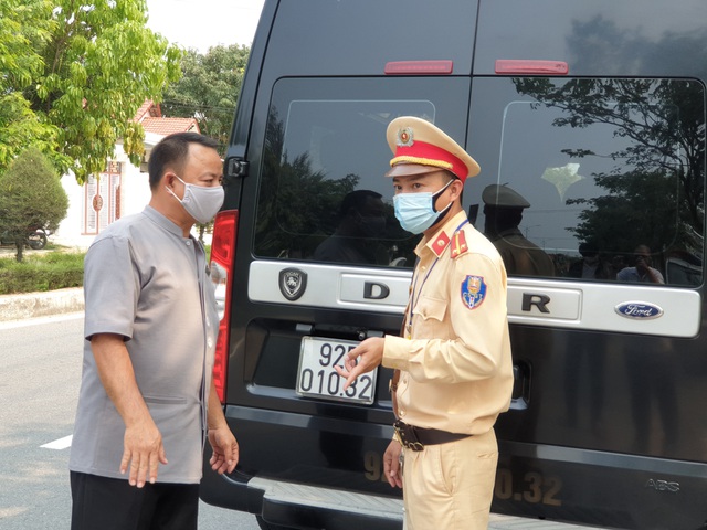 Lực lượng chức năng kiểm soát người vào ra trên địa bàn tỉnh